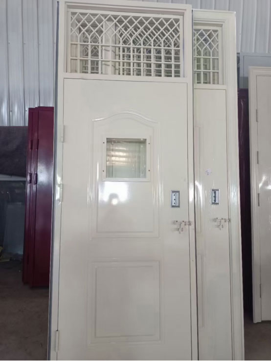 阿克陶学校教室门