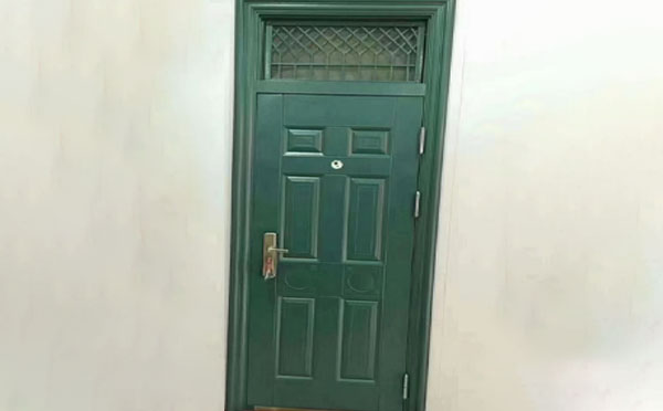 阿克陶学校教室门