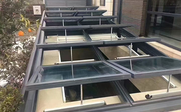 某轨道交通车辆维修车间阿克陶排烟窗应用