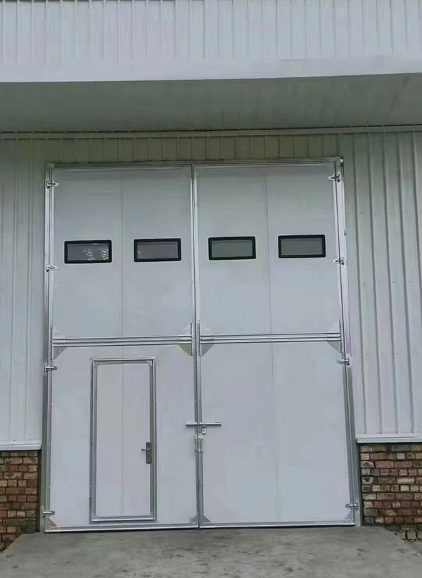 阿克陶工业门在设备装配车间出入口的实施记录